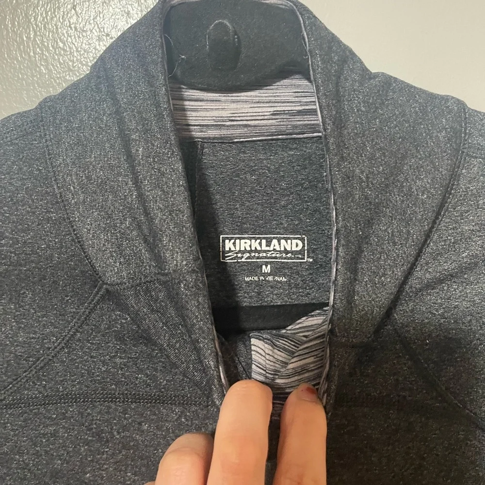 Kirkland sweatshirt zipper size M - Picture 2 of 3